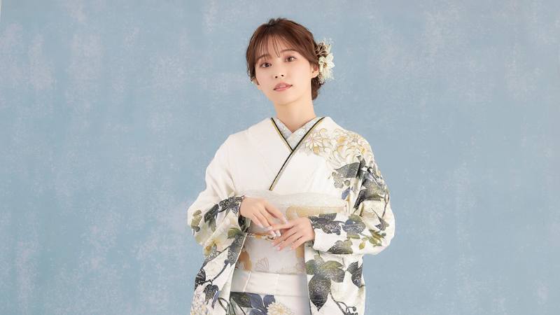クールな振袖に合うメイク方法!引き算メイクで大人の色っぽ美人に 4 クールな振袖に合うメイク