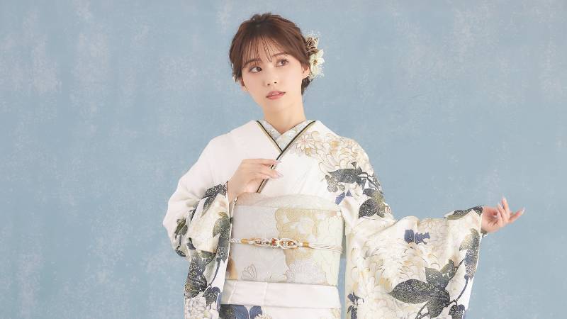 クールな振袖に合うメイク方法!引き算メイクで大人の色っぽ美人に 7 クールな振袖に合うメイク