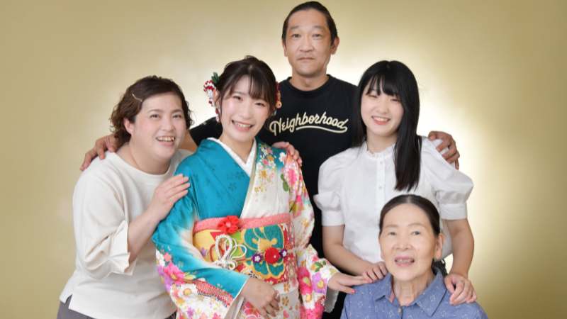 写真館で家族写真撮影