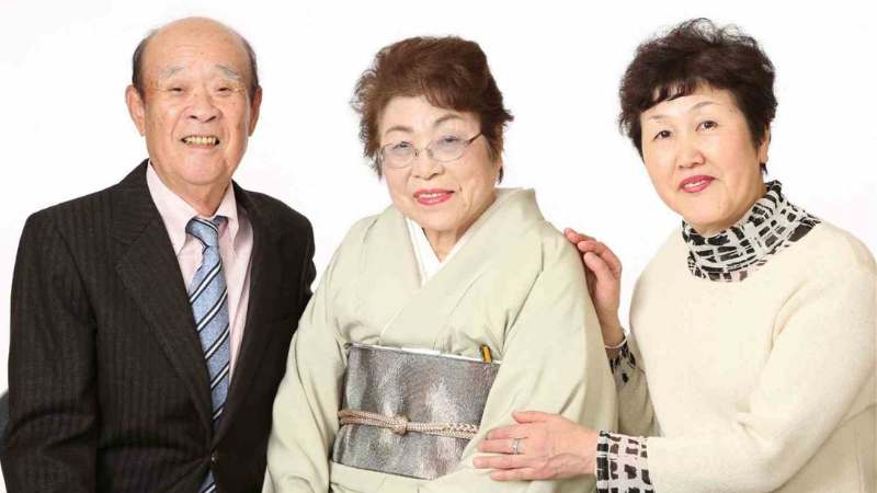 写真館で家族写真撮影