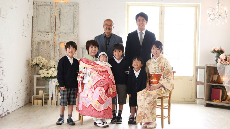 写真館のレンタル衣装で失敗しない選び方とは?撮影プランと衣装の違いも解説 2 写真館の衣装